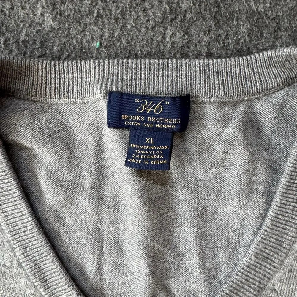 Brooks Brothers 346 Sweater Mens Extra Large Grey Merino Wool Blend V Neck Logo - Picture 3 of 8
